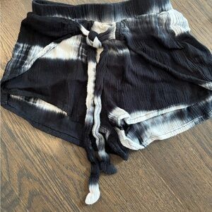 Play 6 size 4 tye dye shorts